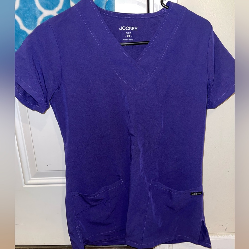 Jockey scrub top